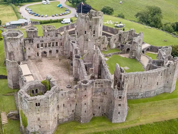 raglan castle